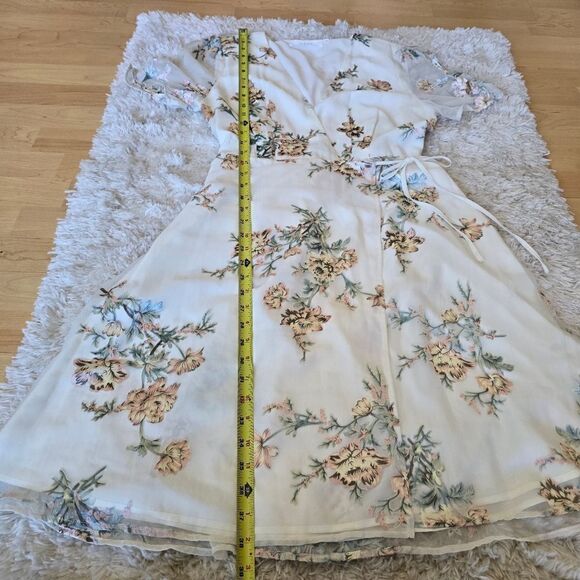 ASTR tha Label Women's Wrapdress Size Medium Floral Print - Picture 7 of 10